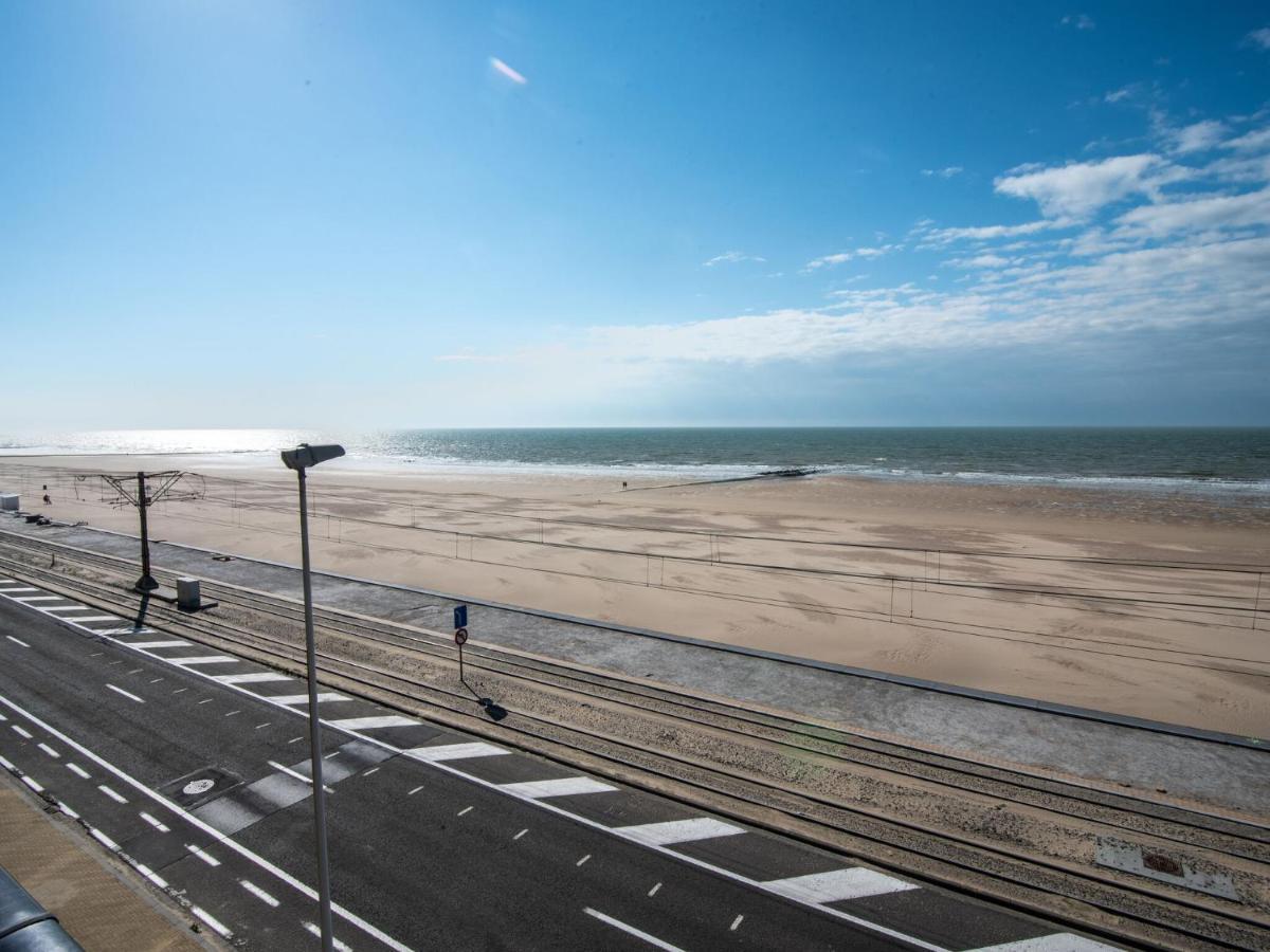 Contemporary Apartment In Oostende With Balcony Eksteriør bilde